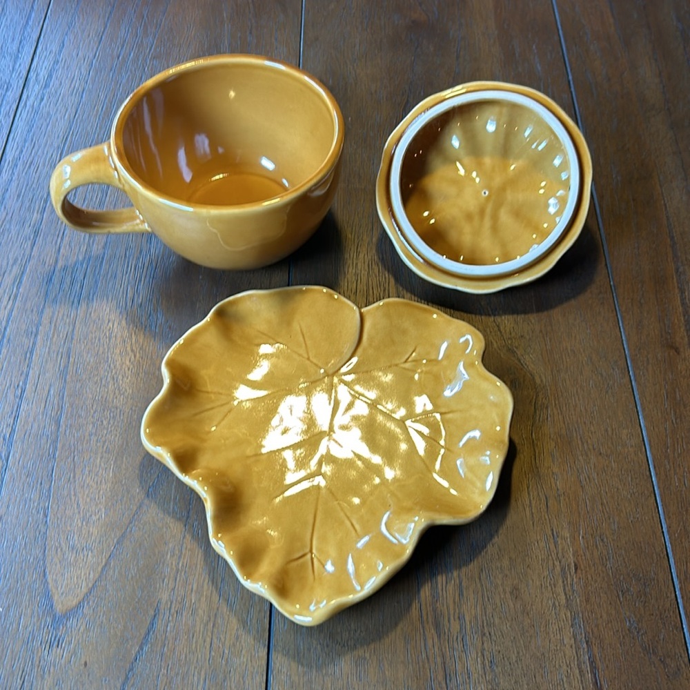 B. Eigen Exclusively for Williams-Sonoma Lidded Pumpkin Mug with Leaf Plate - Picture 2 of 10